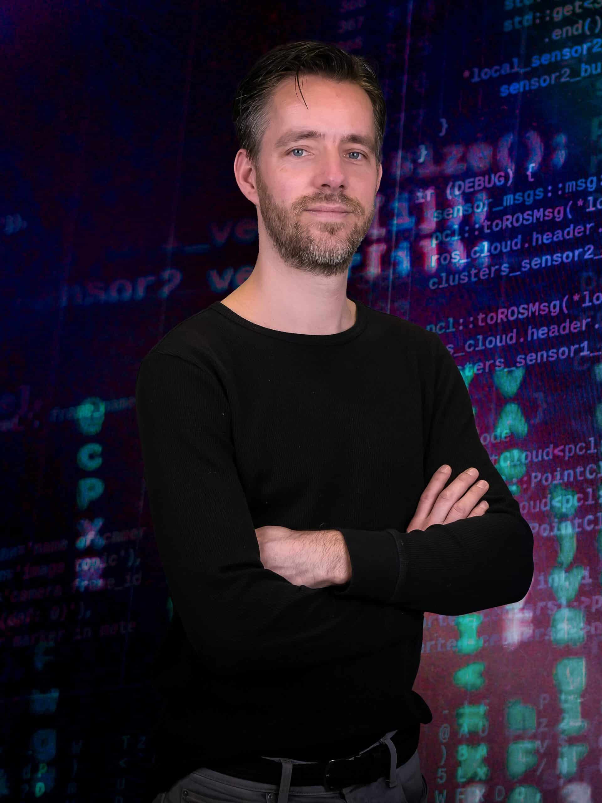 Tim Ros 2 Senior robotics engineer